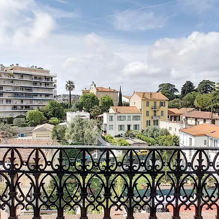 Superbe Vue Degagee Sur Des Jardins * Cannes
